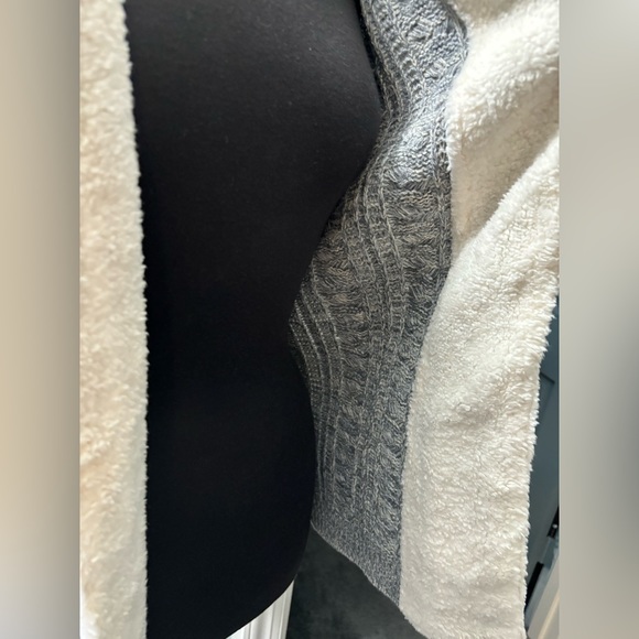 New open cardigan. Heathered in color, solid inside, side slits Sherpa Trim - Picture 5 of 7